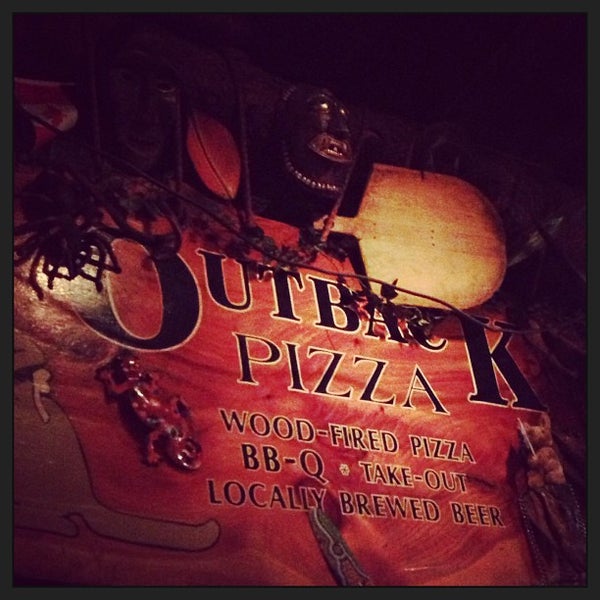 3/26/2013 tarihinde Alex D.ziyaretçi tarafından Outback Pizza'de çekilen fotoğraf