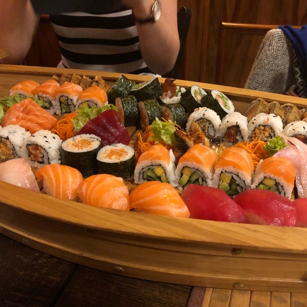 รูปภาพถ่ายที่ Tokyo Sushi โดย Kiana D. เมื่อ 2/23/2018