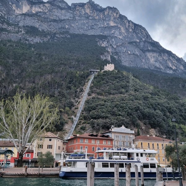 Foto tirada no(a) Riva del Garda por Giorgio M. em 4/4/2022