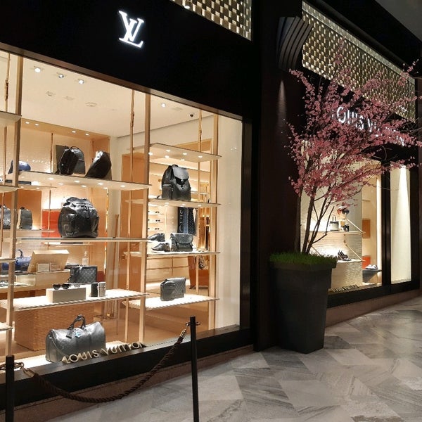 Photos At Galleria Cavour Shopping Mall In Bologna