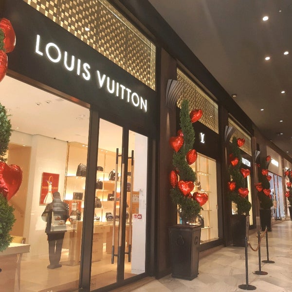 Photos At Galleria Cavour Shopping Mall In Bologna