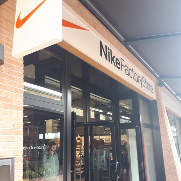 Castel guelfo outlet nike deals