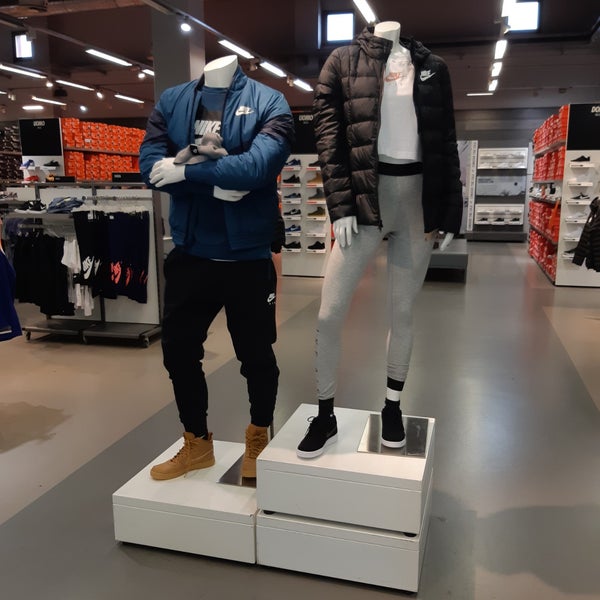 castel guelfo outlet nike