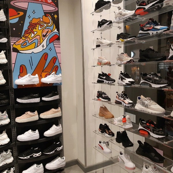 Photos a Foot Locker Magasin de chaussures a Bologna