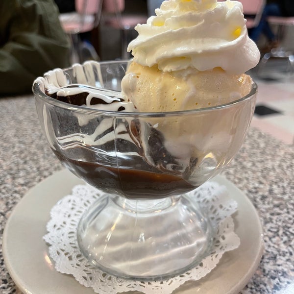 Photo taken at Sugar Bowl Ice Cream Parlor Restaurant by Sameer R. on 3/12/2022