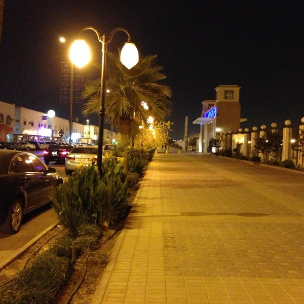 Foto tomada en King Abdullah Road Walk  por Hamad el 4/14/2013