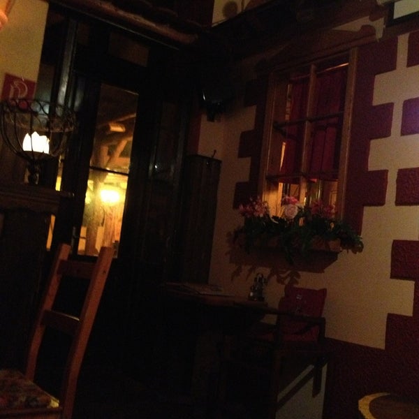 Foto diambil di Hinterholz Bar-Restaurant oleh Sherry B. pada 11/2/2013