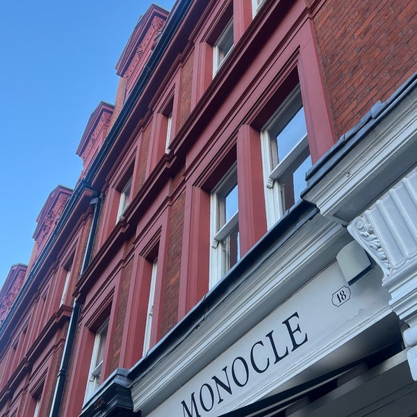 Foto tirada no(a) The Monocle Café por H〰️ em 11/11/2023