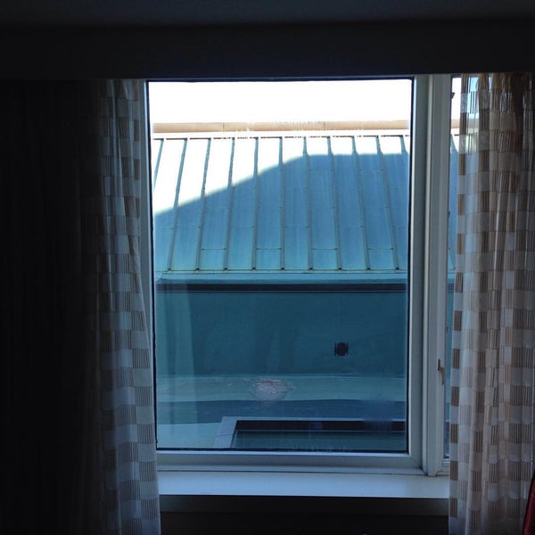 Foto diambil di Halifax Marriott Harbourfront Hotel oleh Ryan M. pada 9/27/2015