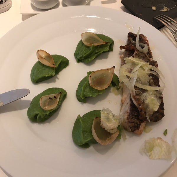 Das Foto wurde bei MIMO Restaurante von Francisco Jose G. am 4/22/2018 aufgenommen