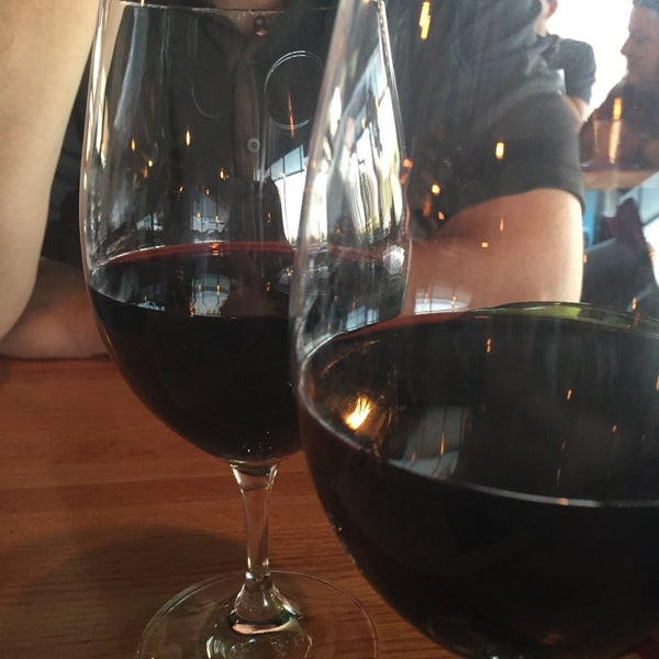 Louie's Wine Dive (Now Closed) American Restaurant in Omaha