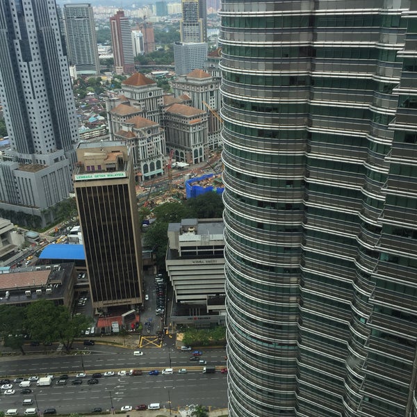 Здания PLAYSTATION. Здание плейстейшен. Kuala Lumpur Tower прозрачный пол. Здание в виде плейстейшен. Level 37
