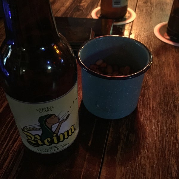 Photo taken at Kingbuffalo Wings·Rock·Beer by Gerry C. on 2/5/2016