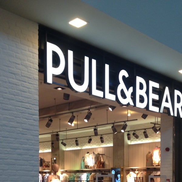 Pull and bear как называется. Pull and bear логотип. pull bear гринвич. pull and bear.