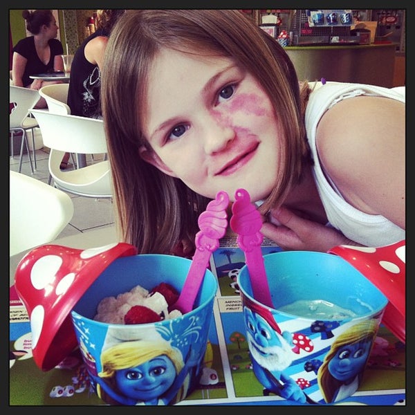 Photo taken at Menchie&#39;s by Catherine S. on 7/5/2013