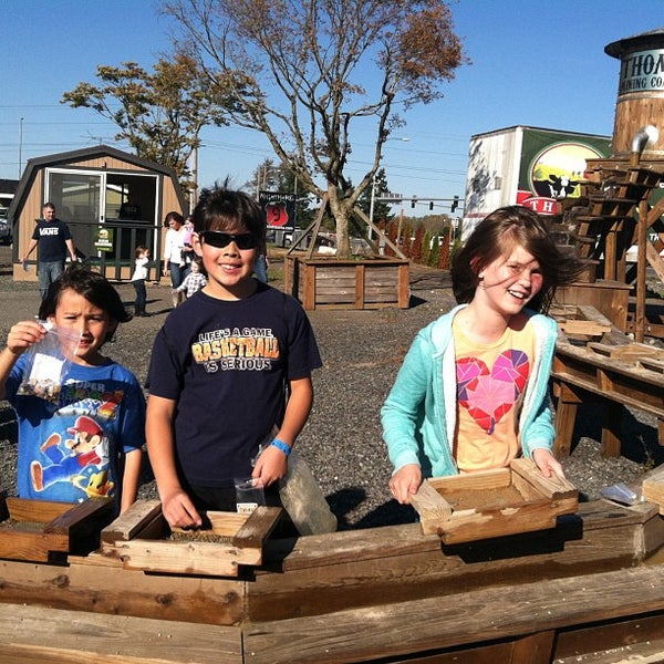 Photo taken at Thomas Family Farm by Catherine S. on 10/6/2013