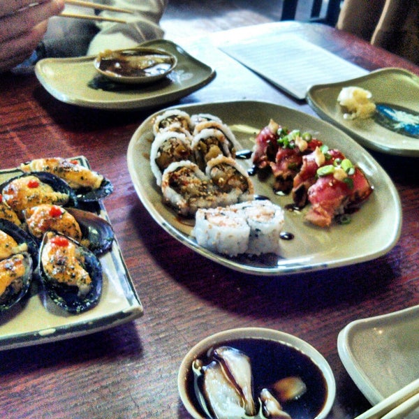 รูปภาพถ่ายที่ Sushi Pier I โดย Gary M. เมื่อ 1/10/2014