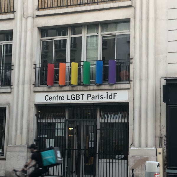 Das Foto wurde bei Centre LGBT Paris Île-de-France von Clara G. am 7/16/2018 aufgenommen