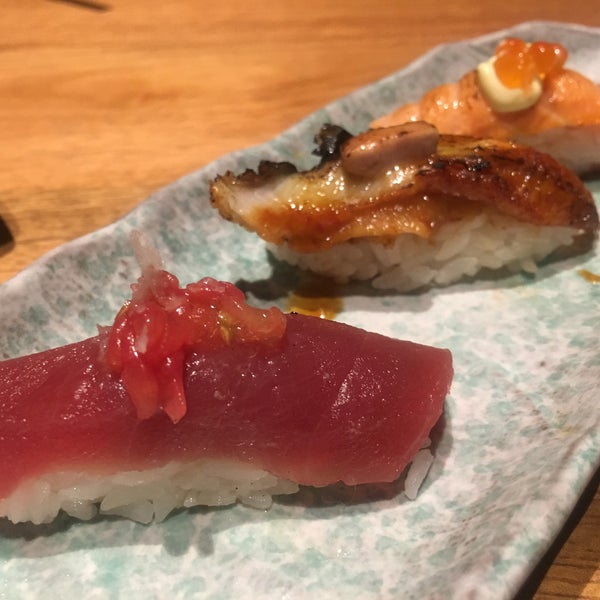 Снимок сделан в Nozomi Sushi Bar пользователем Clara G. 9/17/2017