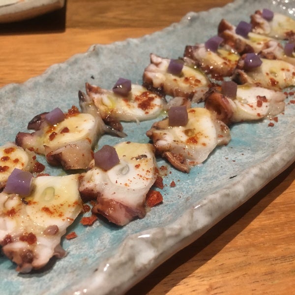 Снимок сделан в Nozomi Sushi Bar пользователем Clara G. 9/17/2017