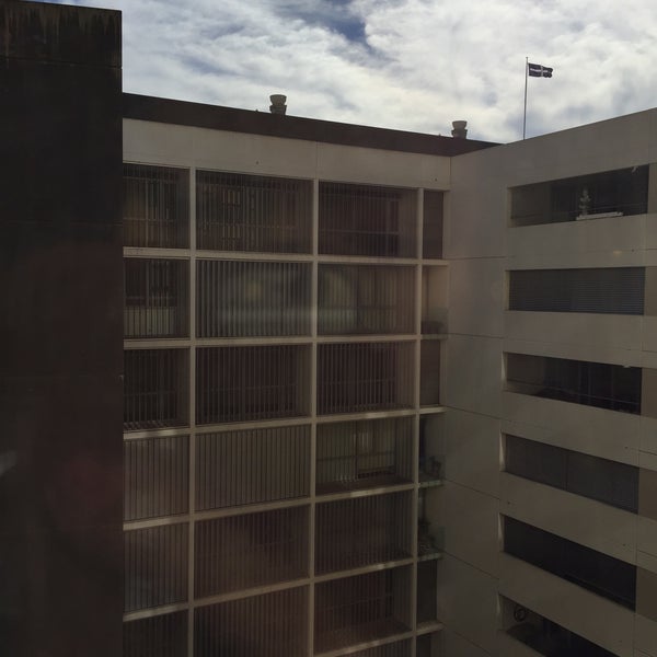 Photo taken at Rydges Sydney Central by Yvonne T. on 4/13/2018