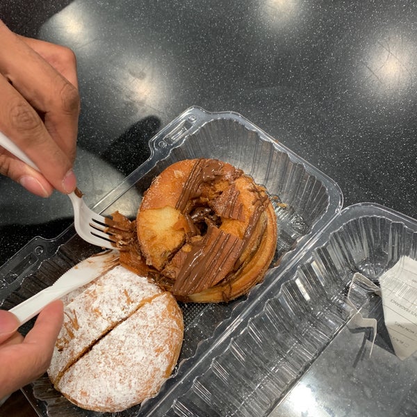 Снимок сделан в SK Donuts &amp; Croissants пользователем Abdulaziz 8/20/2019