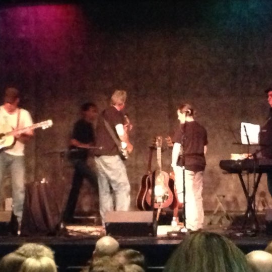 Das Foto wurde bei Eddie Owen Presents at Red Clay Theatre von Laura am 9/29/2012 aufgenommen