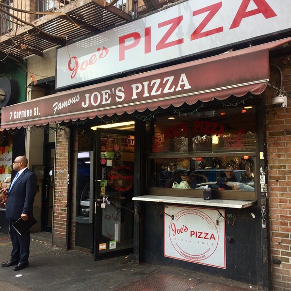 Foto tirada no(a) Joe&#39;s Pizza por Patrícia M. em 11/28/2016