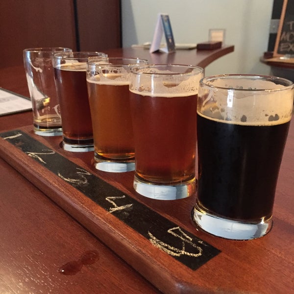 Photo taken at Escutcheon Brewing Co. by T V. on 9/30/2015