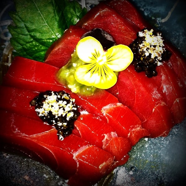 Снимок сделан в Yummy Grill &amp; Sushi пользователем Vanessa K. 12/21/2012
