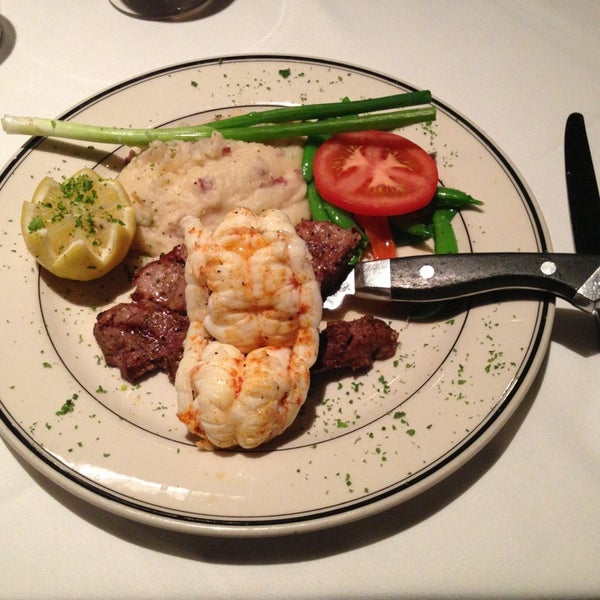 รูปภาพถ่ายที่ Silver Fox Steakhouse โดย Scott B. เมื่อ 1/26/2013