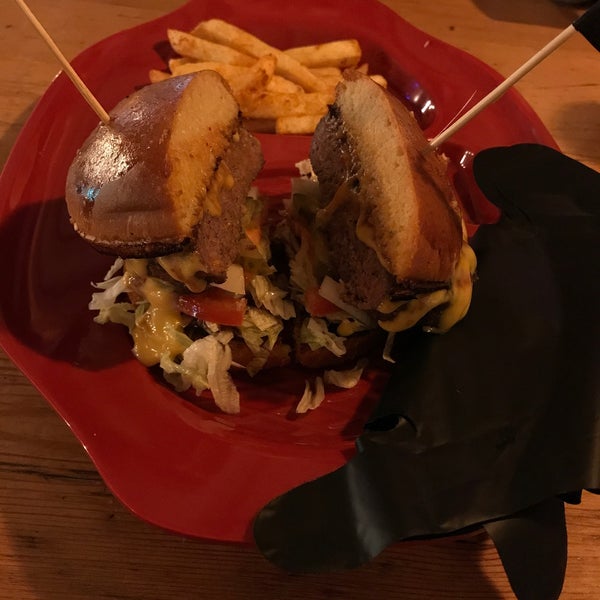 Foto scattata a Burger Sound Grill Steaks da Çağdaş M. il 11/28/2021