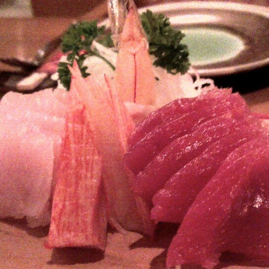 For US$8, my sashimi of tuna, snapper crab stick & prawn were fresh and excellent. Soba doesnt pass the mark though
