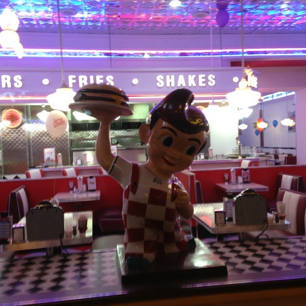 Photo taken at Johnny Rockets by Smac on 7/29/2013