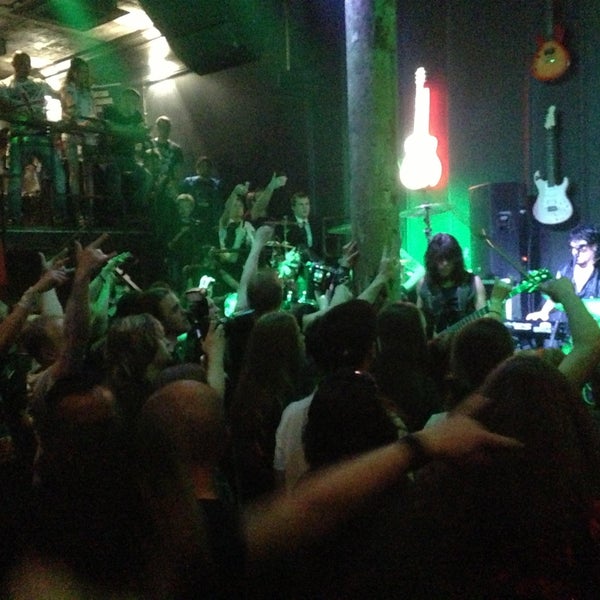 รูปภาพถ่ายที่ ROCKSTAR Bar &amp; Cafe โดย Smac เมื่อ 5/18/2013