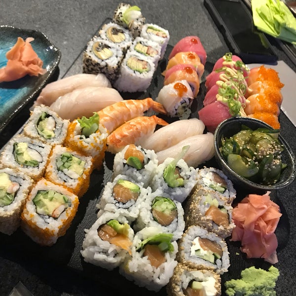 Снимок сделан в Edo Sushi пользователем Anca M. 7/30/2019