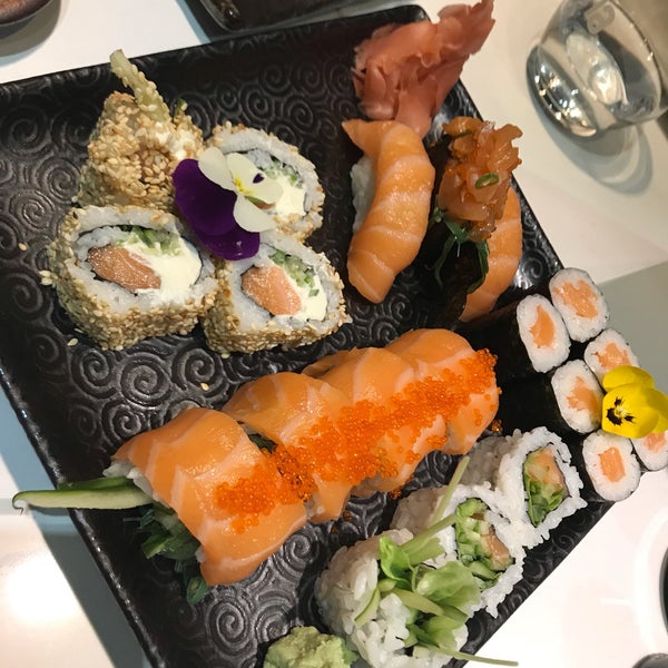 Снимок сделан в Edo Sushi пользователем Anca M. 11/6/2018