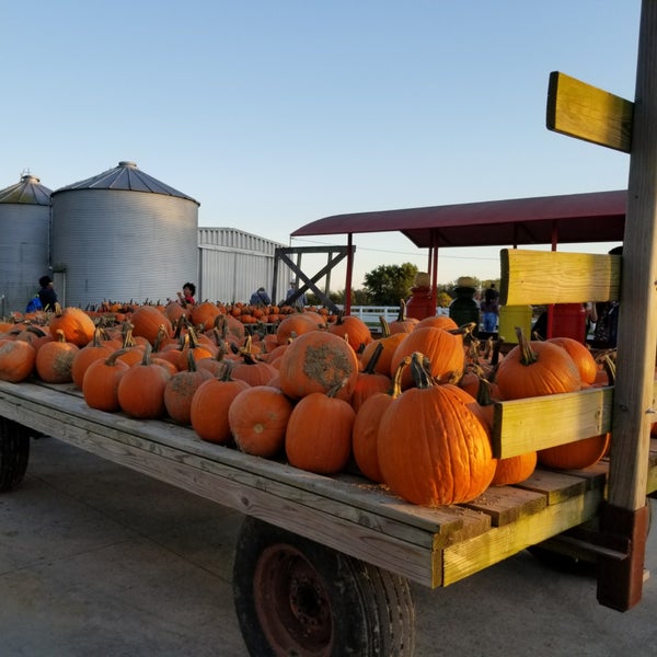 Photo taken at Young&#39;s Jersey Dairy by Heather S. on 10/14/2017
