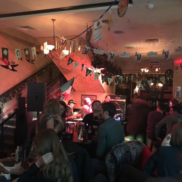 Foto tirada no(a) Trinity Irish Pub por S.a Ahmet G. em 12/22/2017