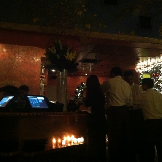 Foto diambil di Nick &amp; Toni&#39;s Cafe oleh Teresa R. pada 12/19/2012