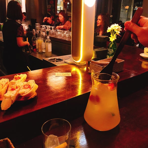 Photo taken at Tosca. Tapas y Vinos by 슬기 김. on 5/18/2019