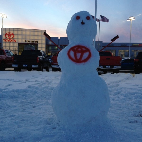 2/19/2014에 Jon S.님이 Bergstrom Toyota Scion of Oshkosh에서 찍은 사진
