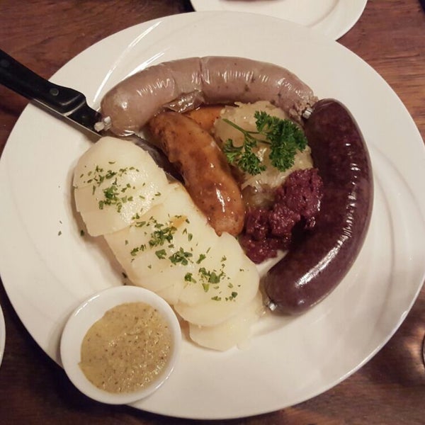 Photo taken at Heidelberg Restaurant by JN L. on 10/20/2015