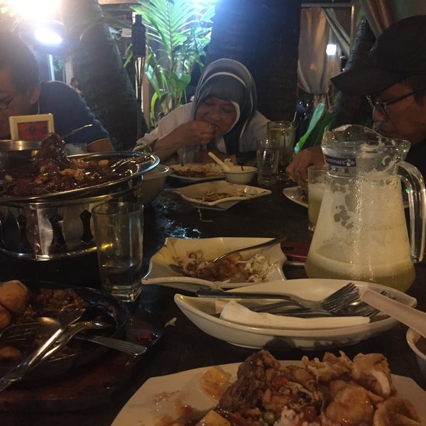 Foto tomada en Malay Village Restaurant  por نوَر ع. el 7/1/2017