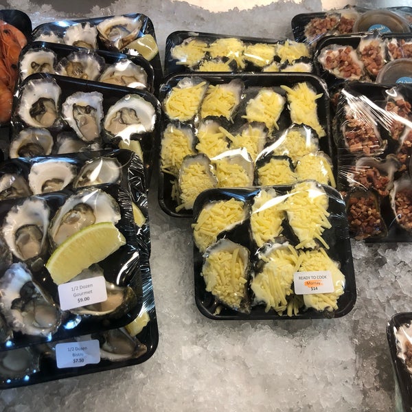 Foto scattata a Wheelers Oyster Farm &amp; Seafood Restaurant da May S. il 1/21/2019
