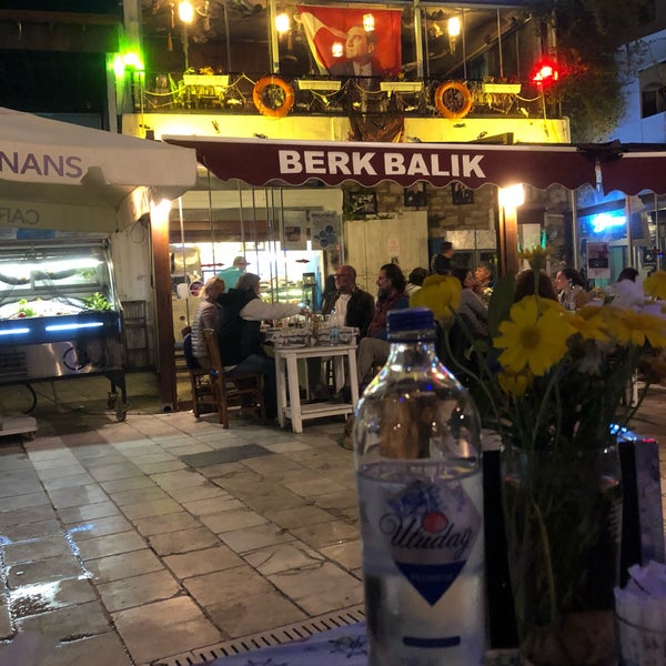 รูปภาพถ่ายที่ Berk Balık โดย Osman เมื่อ 4/12/2019
