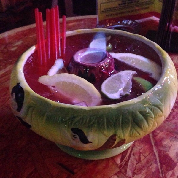 Foto tirada no(a) Rum Bullions Island Bar por Rosie F. em 5/31/2014