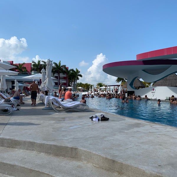 Photo taken at Temptation Resort &amp; Spa Cancun by 3z/ C. on 3/12/2019