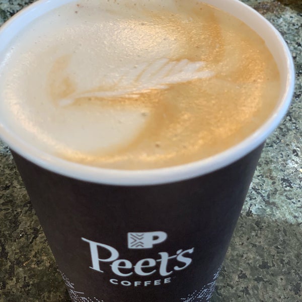 รูปภาพถ่ายที่ Peet&#39;s Coffee &amp; Tea โดย 3z/ C. เมื่อ 1/19/2019