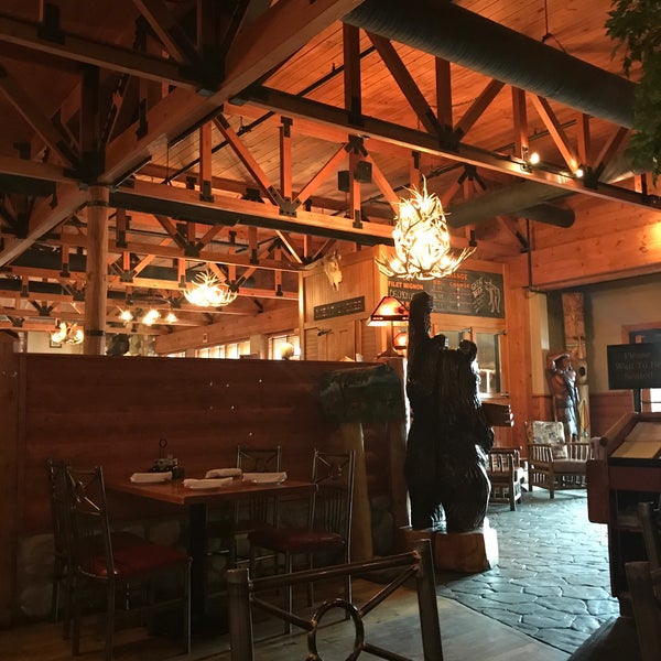 Foto scattata a Redwood Steakhouse &amp; Brewery da Adam J. il 6/29/2017